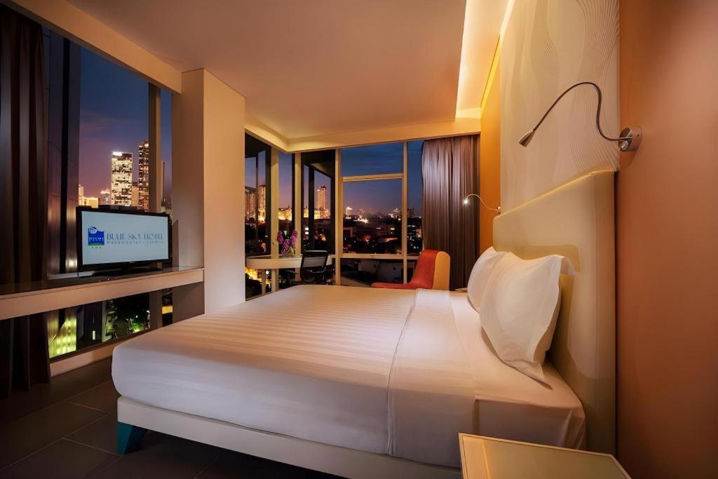 Blue Sky Hotel Petamburan Jakarta Exterior foto