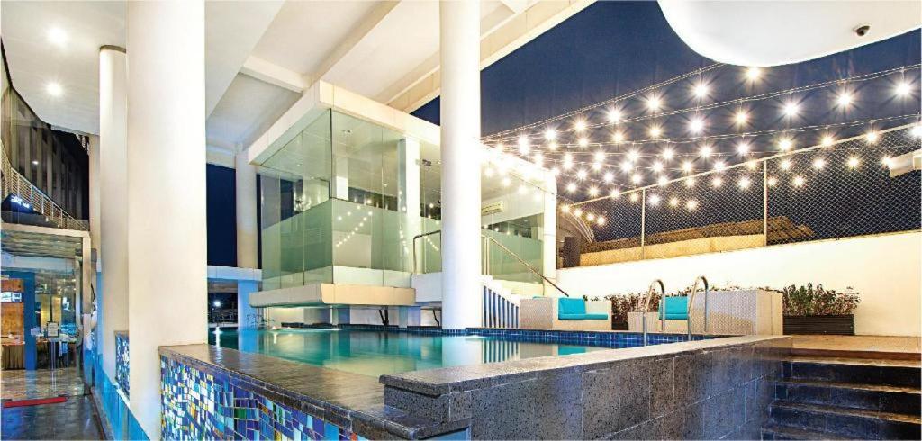 Blue Sky Hotel Petamburan Jakarta Exterior foto